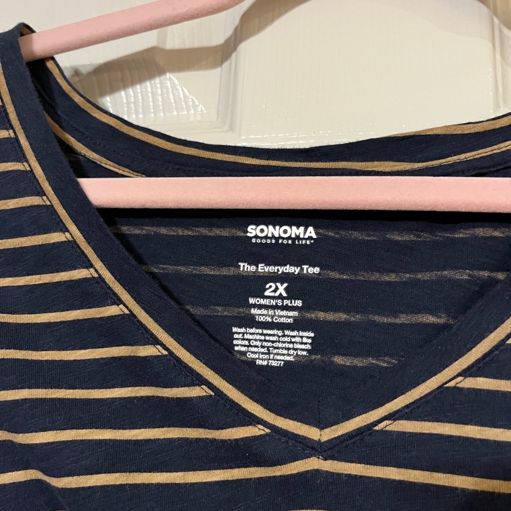 Sonoma Women’s Navy and Tan Striped V-Neck Everyday Tee 2x - Picture 2 of 4